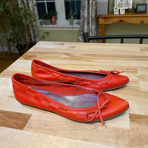 LE CHATEAU soft leather orange flat - Picture 6 of 6